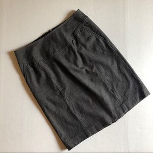 Banana Republic Grey Herringbone Skirt. Size 6